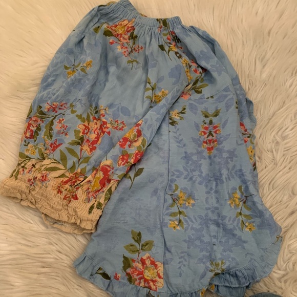 Francesca’s Theresa Smocked Off The Shoulder Top - Picture 5 of 5